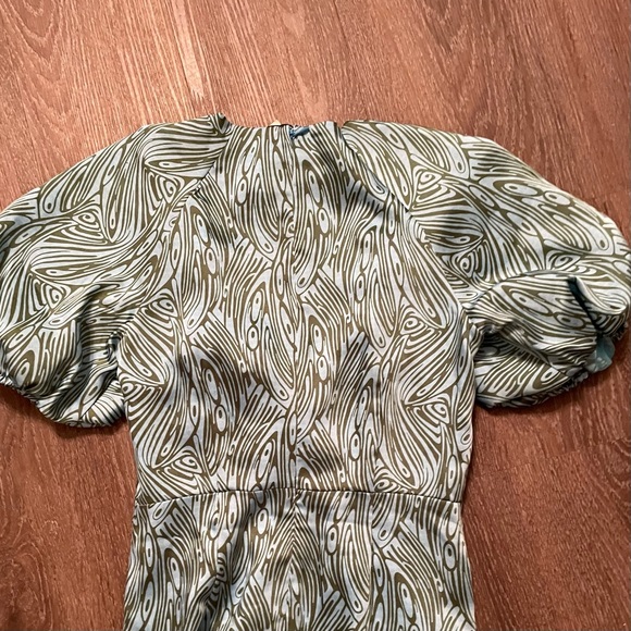 Gorgeous feminine cinq a sept
MARICE DRESS
CELESTE MULTI 
Size 4 - Picture 7 of 15